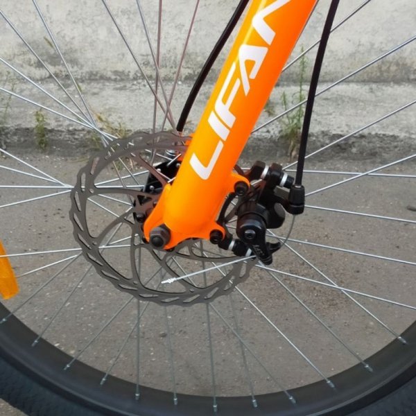 Бензиновый велосипед с толстыми шинами